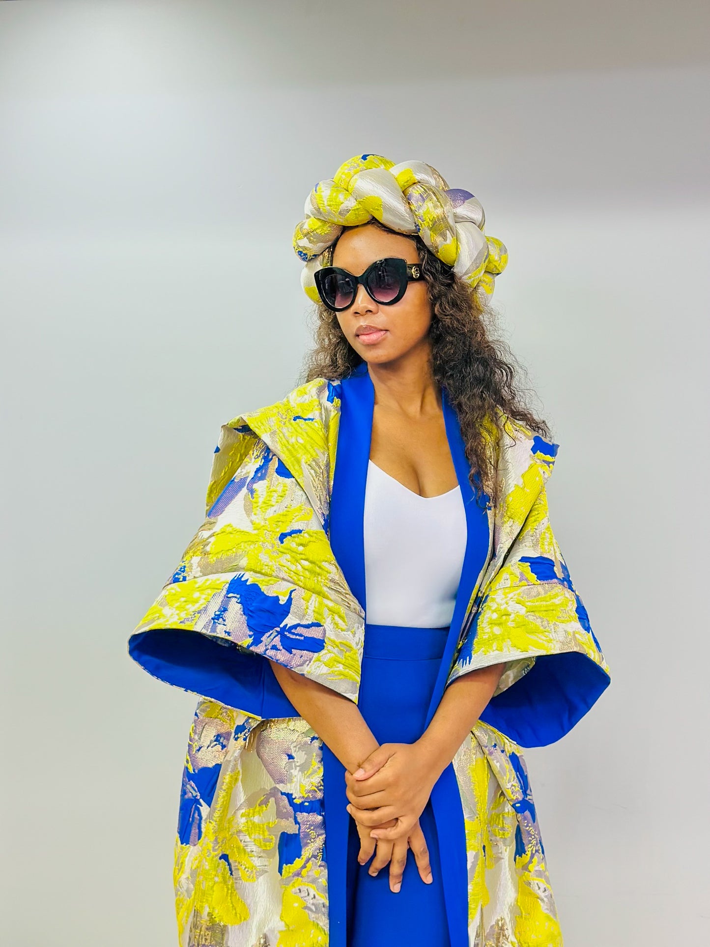 Her Highness Bold lapel and thick sleeves kaftan.