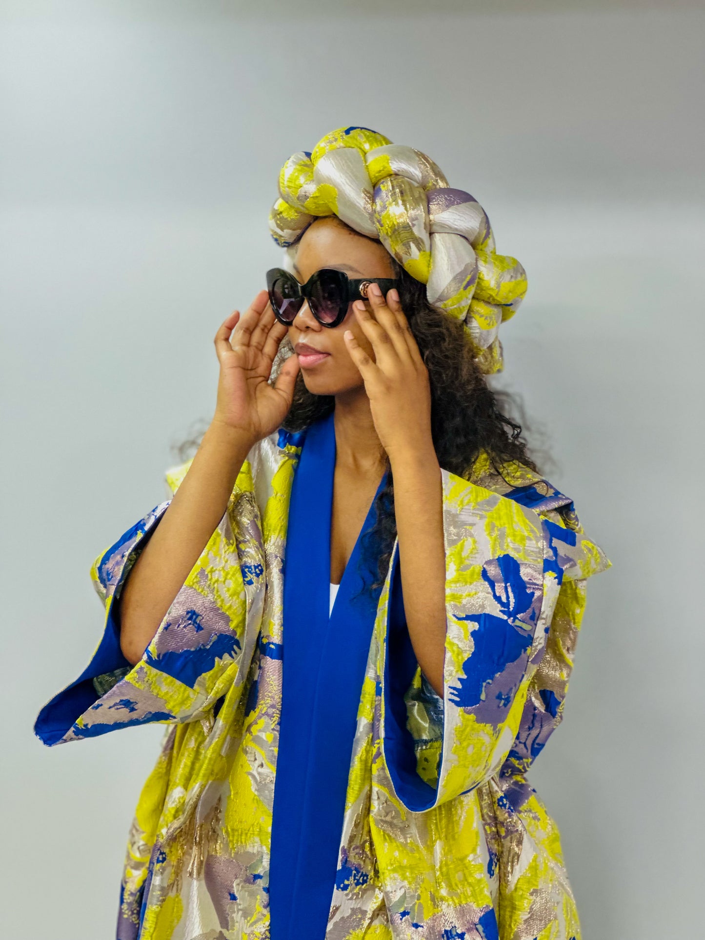 Her Highness Bold lapel and thick sleeves kaftan.