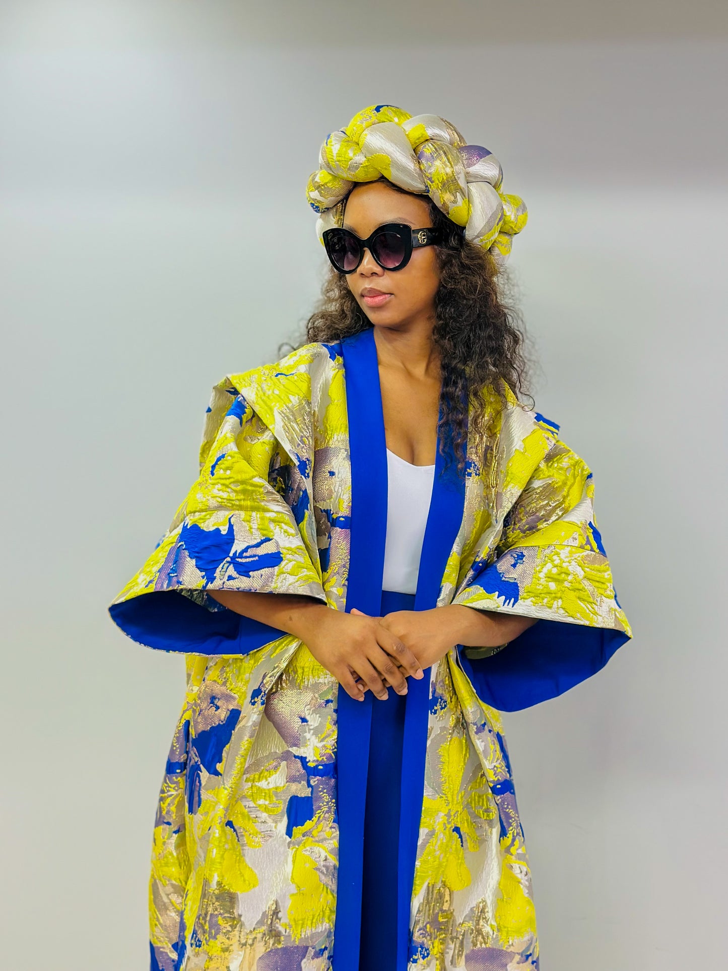 Her Highness Bold lapel and thick sleeves kaftan.